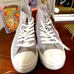 Women’s size 8.5 converse